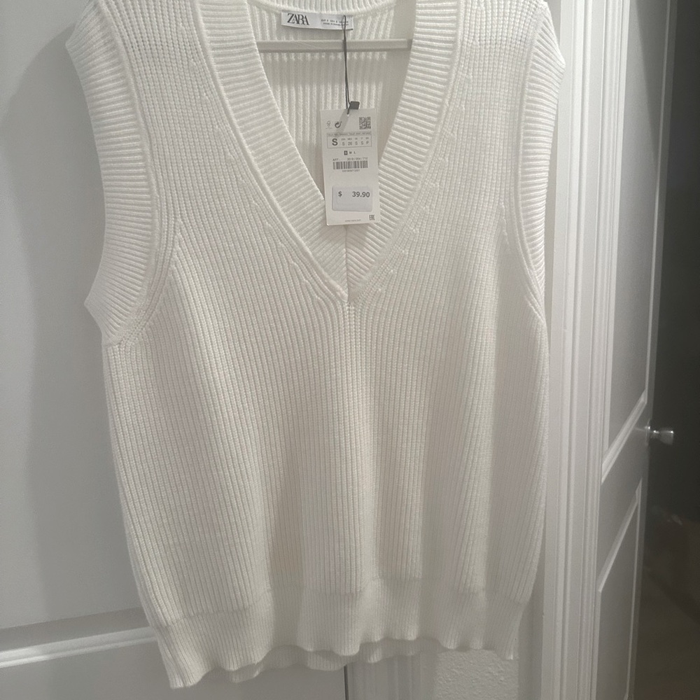 Zara is is White/Cream Sleeveless Sweater Dress Size Small